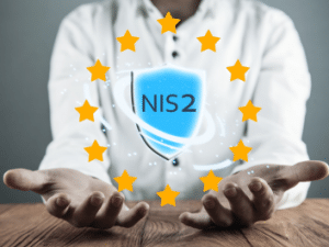 NIS 2 Gesetz im Fokus: Ein blaues Wappen mit NIS-2-Schriftzug und EU-Symbolik zur Verdeutlichung der neuen IT-Sicherheitsvorgaben.